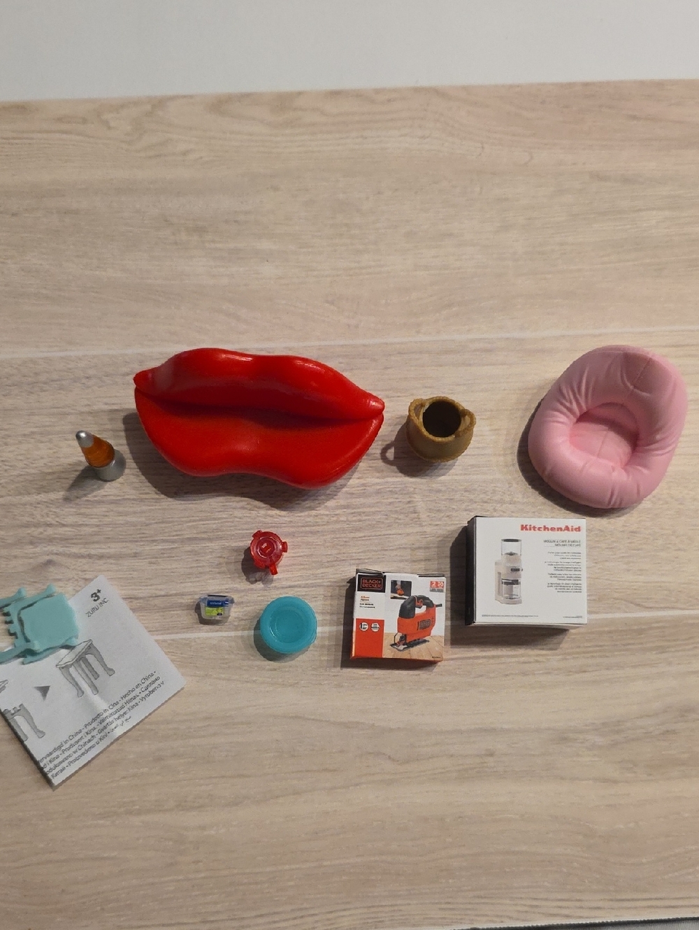 Minibrands Home Novelty Red Lip Sofa Toy Piece